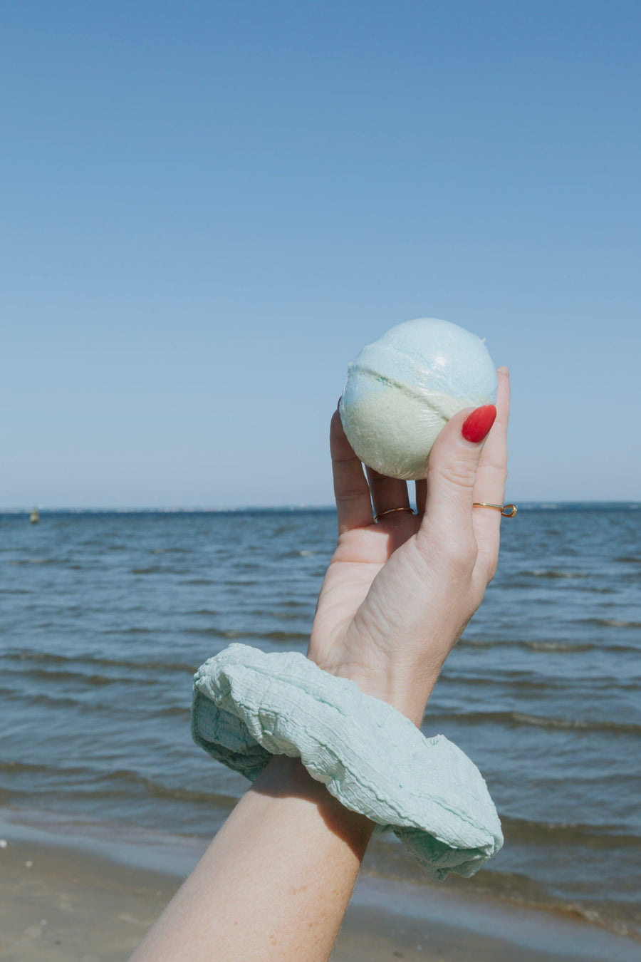5 oz. Mermaid Kiss Bath Bomb