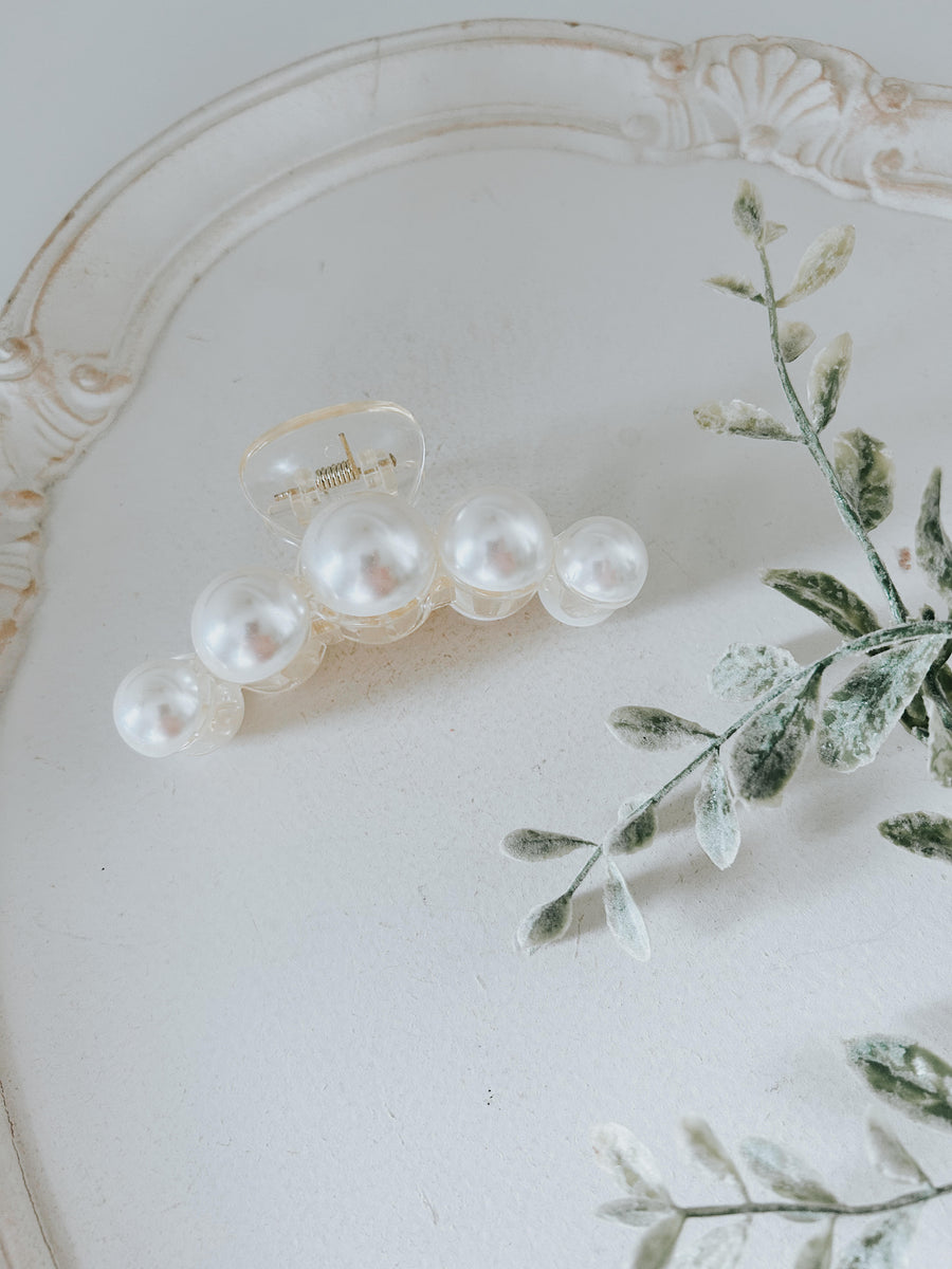 Medium 5 Pearl Claw Clip